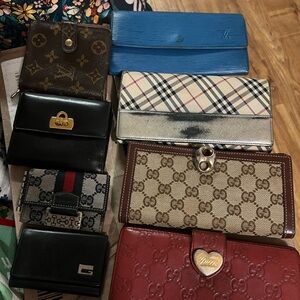 Gucci, LV, Burberry, Ferragamo Wallets and Keychains - Project Pieces